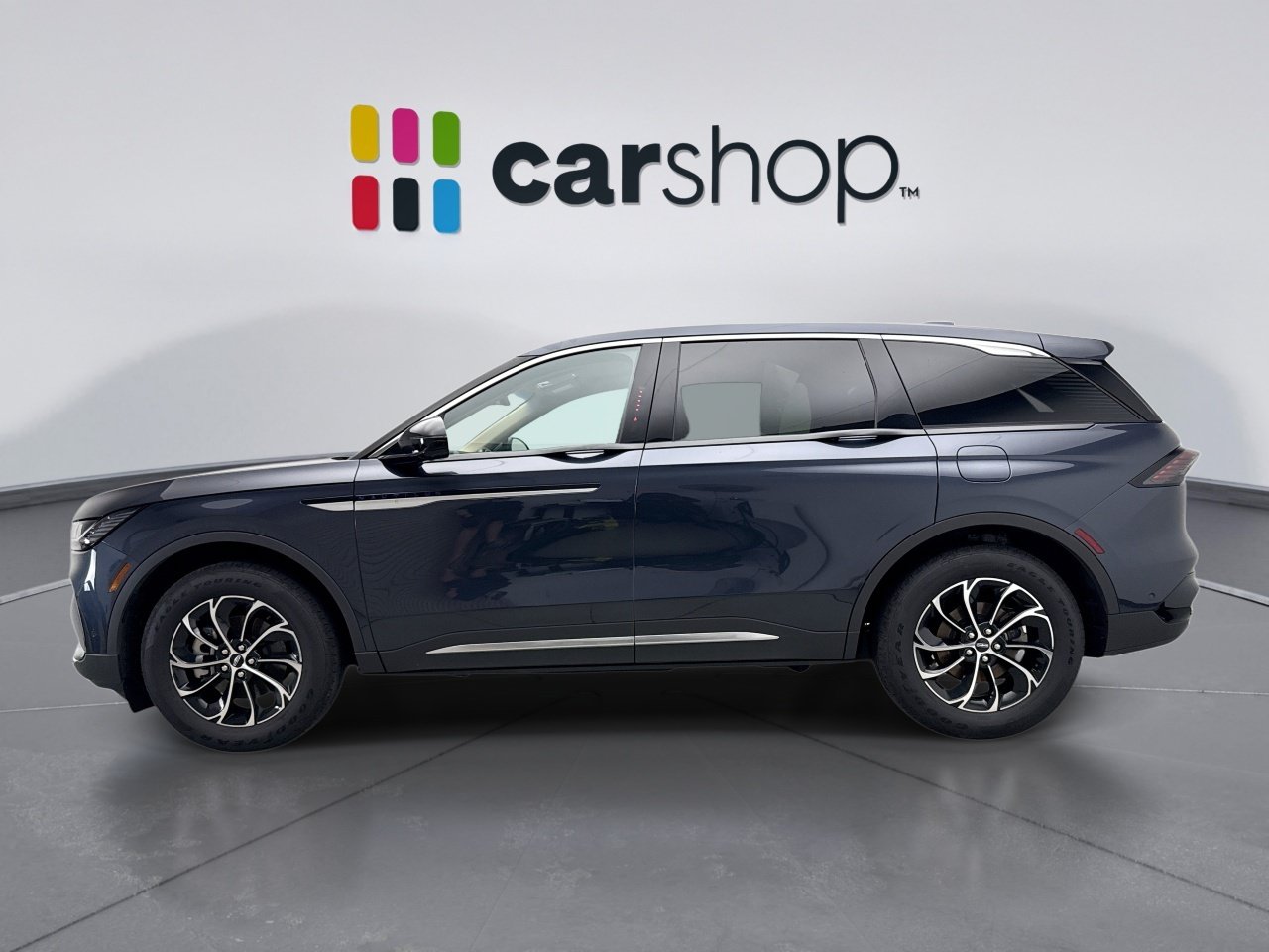 Used 2024 Lincoln Nautilus Premier AWD/4WD image 2