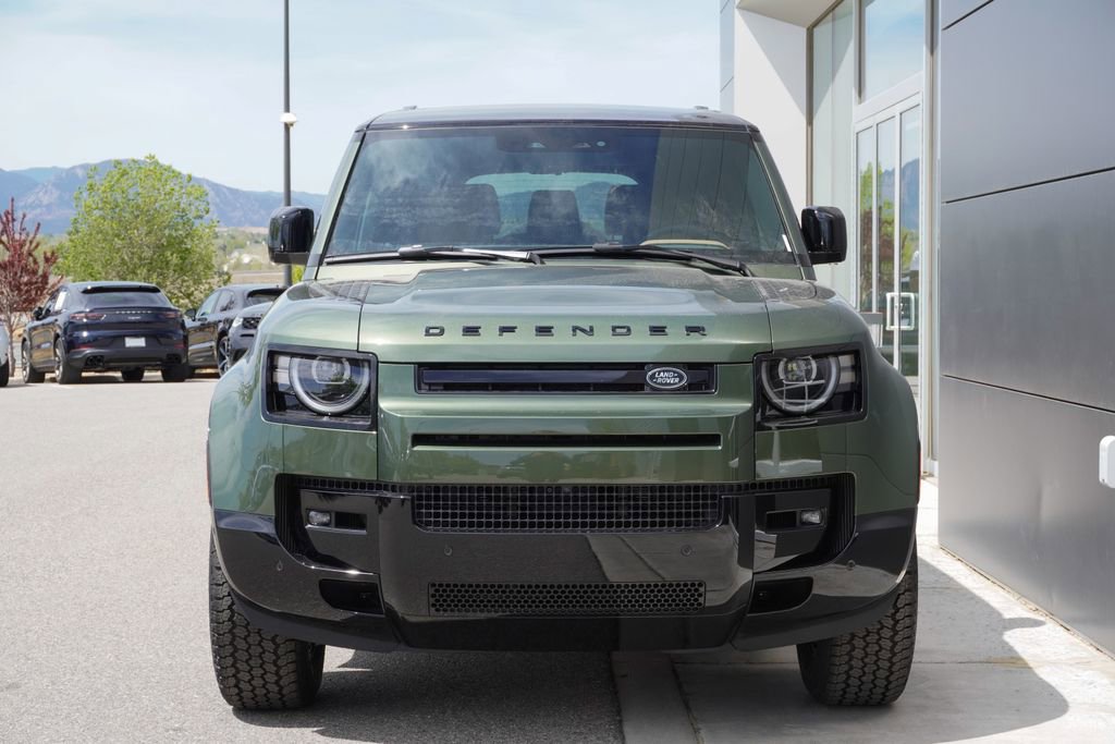 New 2026 Land Rover Defender 130 X-Dynamic SE image 5