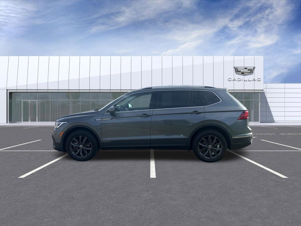 Used 2023 Volkswagen Tiguan SE w/ Panoramic Sunroof Package FWD image 5