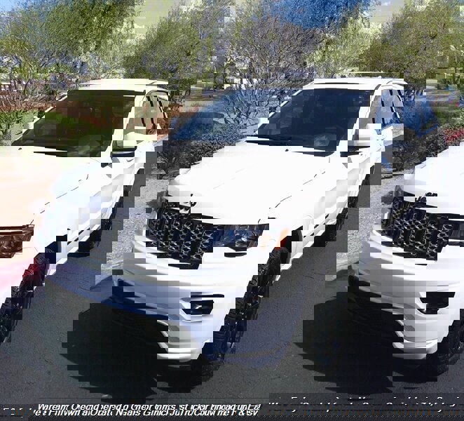 Used 2020 Jeep Grand Cherokee Altitude image 3