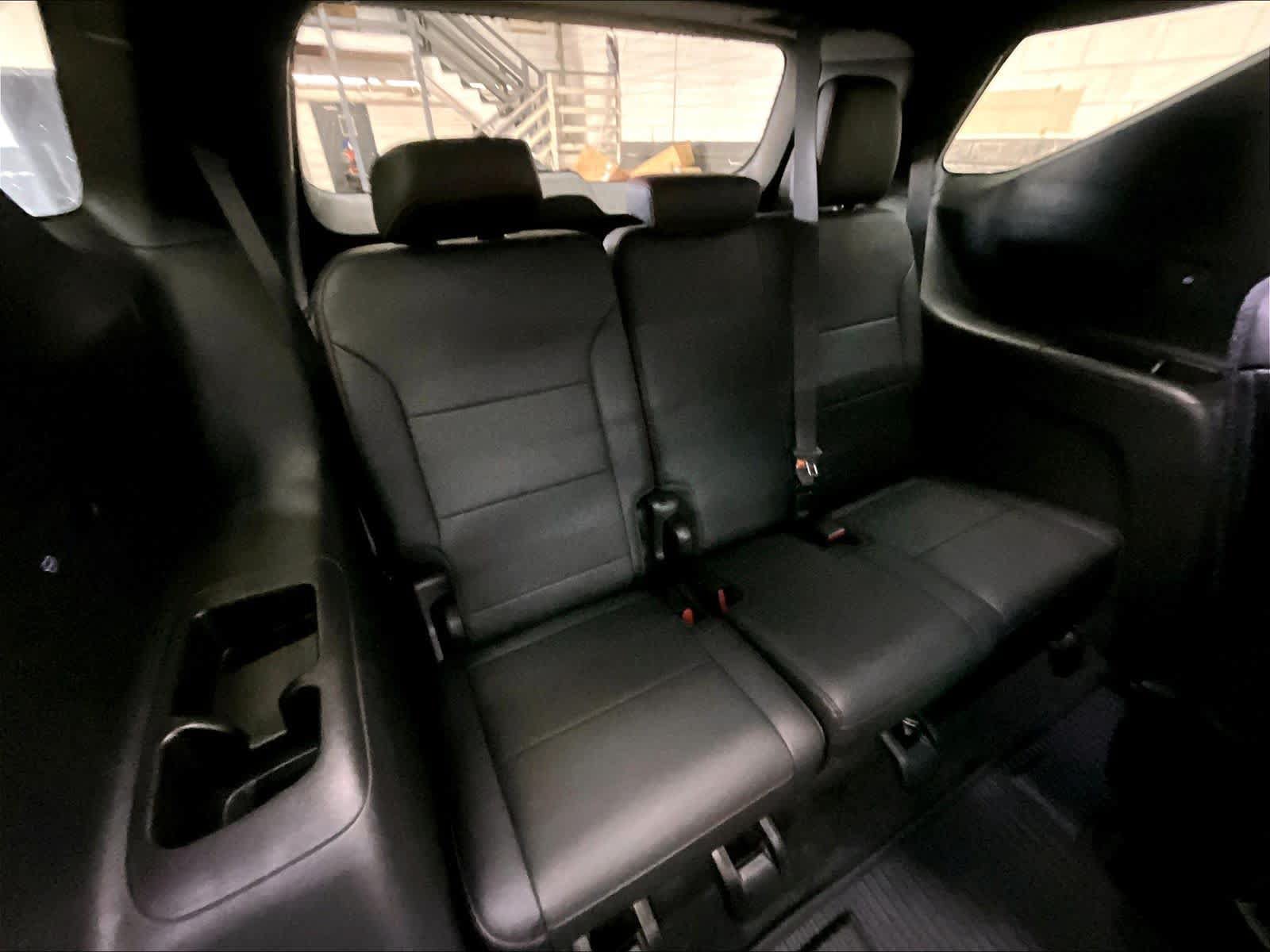 Used 2026 Chevrolet Traverse Z71 w/ LPO, Floor Liner Package AWD/4WD image 31