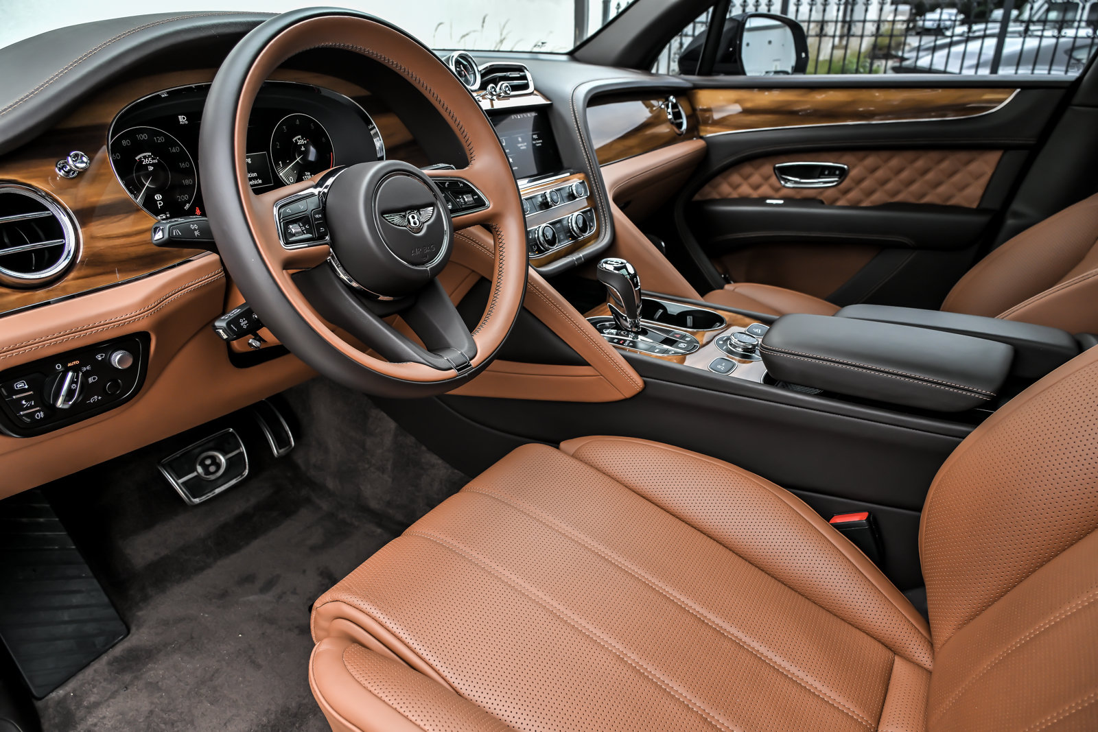 Used 2022 Bentley Bentayga AWD/4WD image 20