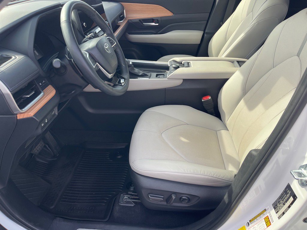 Used 2024 Toyota Grand Highlander Platinum image 10