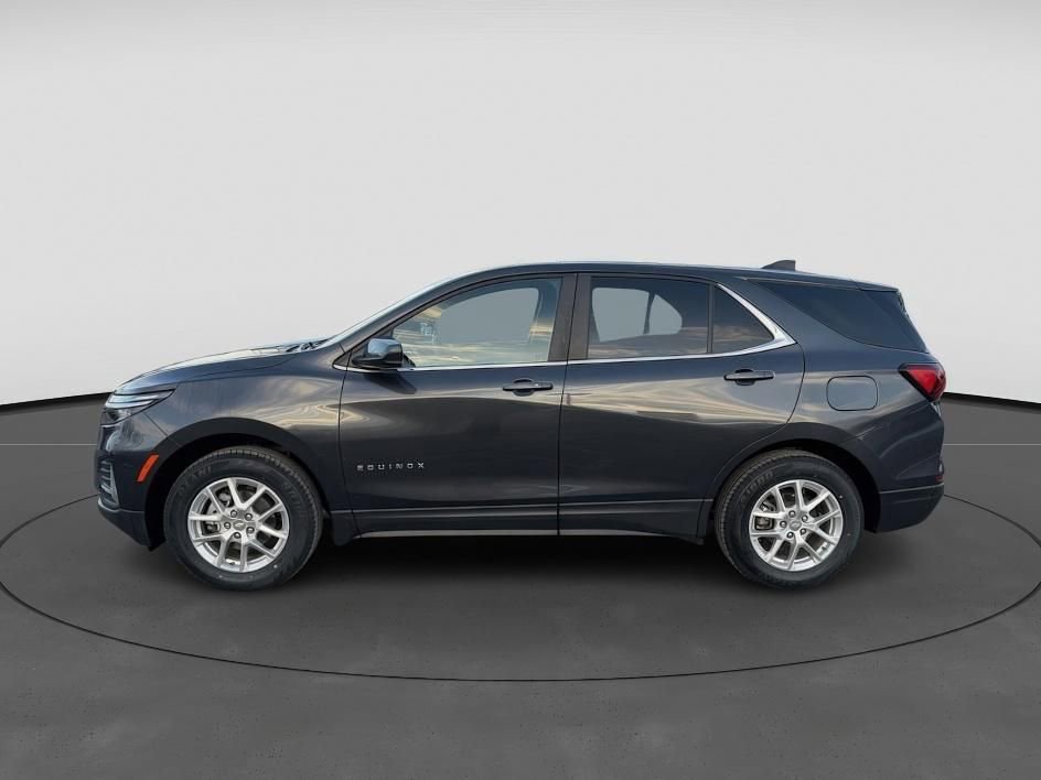 Used 2023 Chevrolet Equinox LT image 2