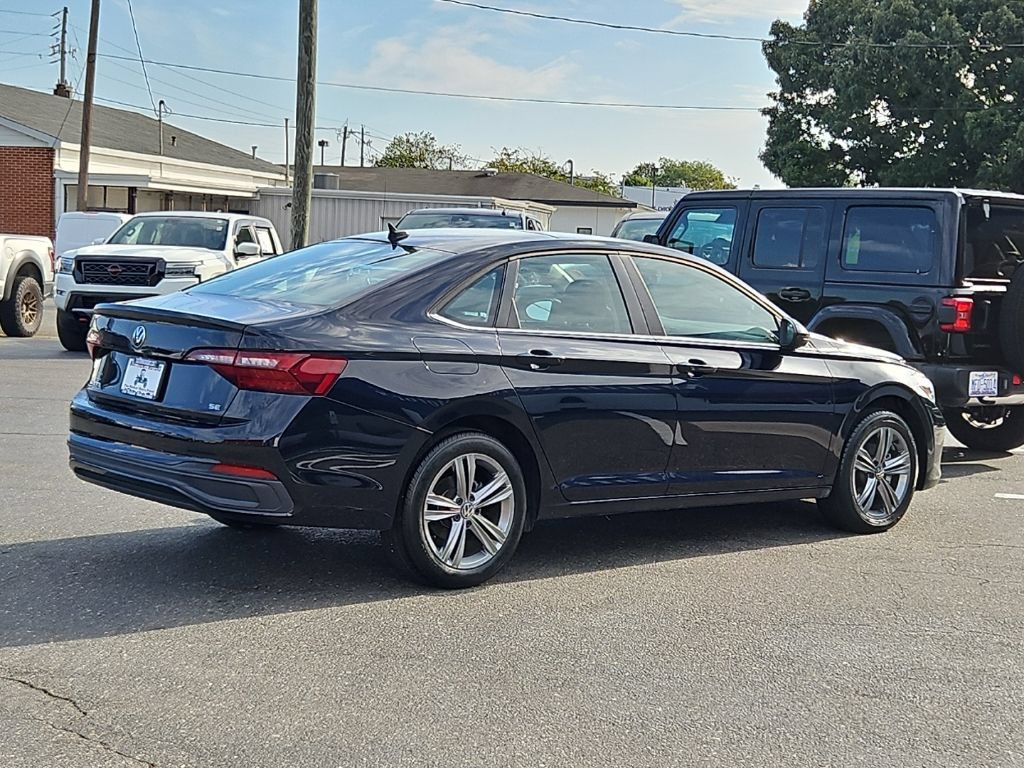 Used 2022 Volkswagen Jetta SE w/ Panoramic Sunroof Package FWD image 7