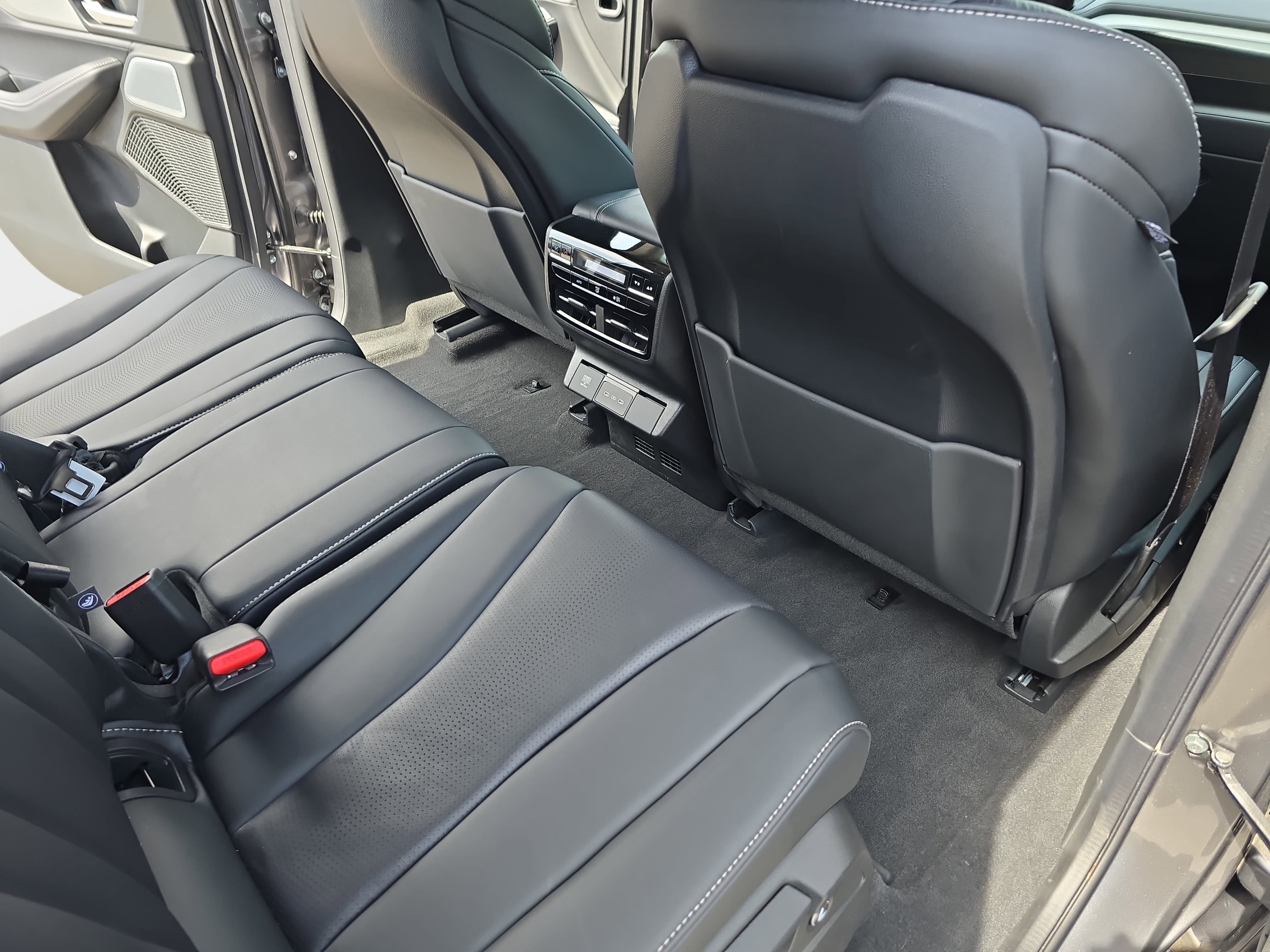 Certified 2025 Acura MDX FWD w/ Technology Package image 11