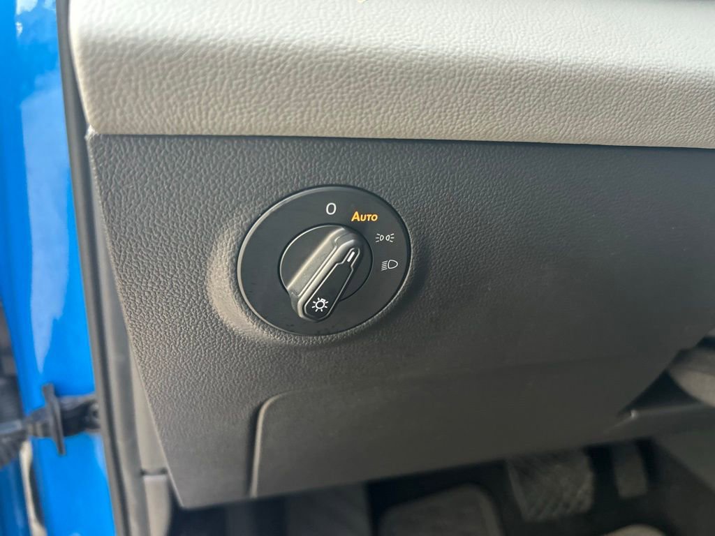 Used 2023 Volkswagen Taos SE w/ Panoramic Sunroof Package image 46