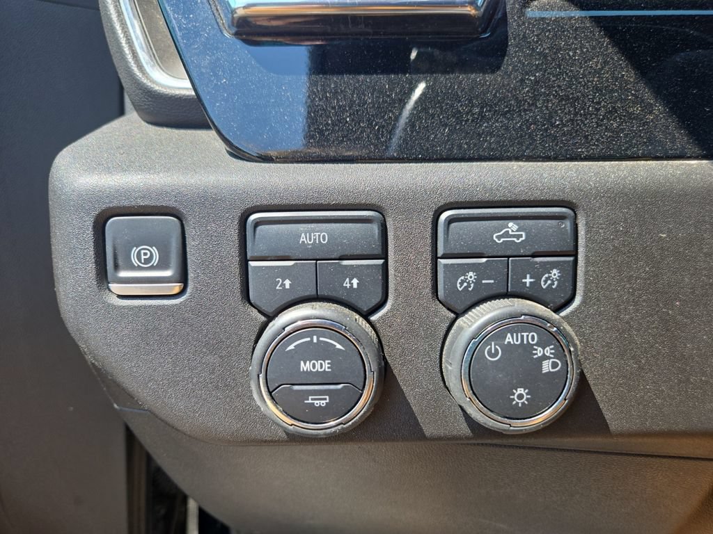 Used 2025 Chevrolet Silverado 1500 LT AWD/4WD image 19