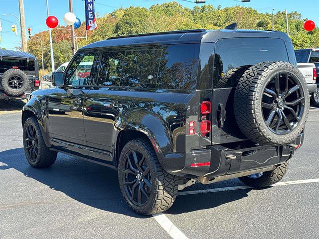 Used 2023 Land Rover Defender 110 X-Dynamic SE image 5
