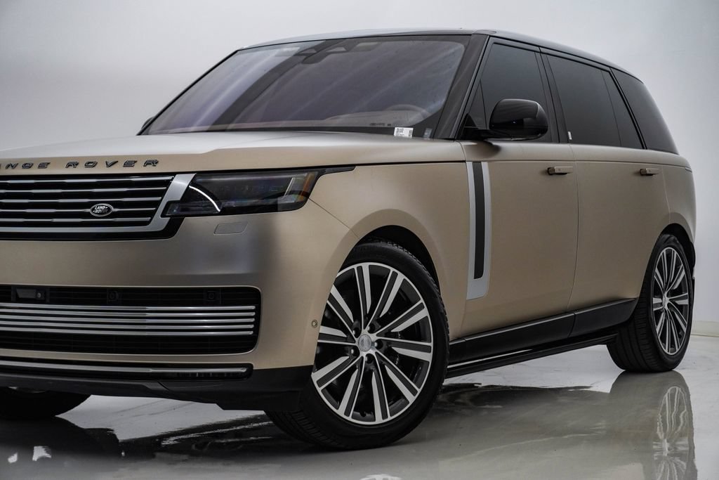 Used 2023 Land Rover Range Rover SV AWD/4WD image 2