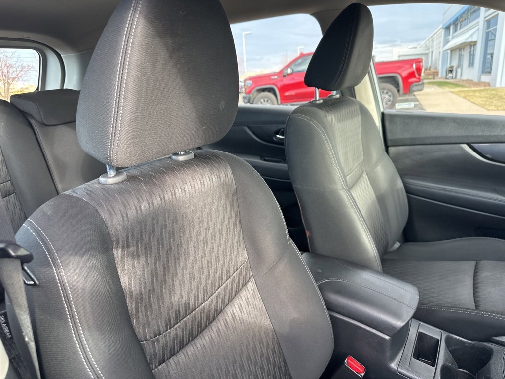 Used 2017 Nissan Rogue S image 27