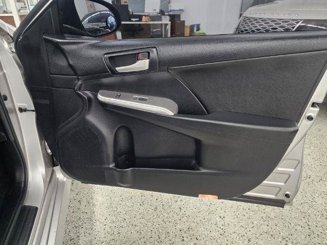 Used 2014 Toyota Camry SE FWD image 25