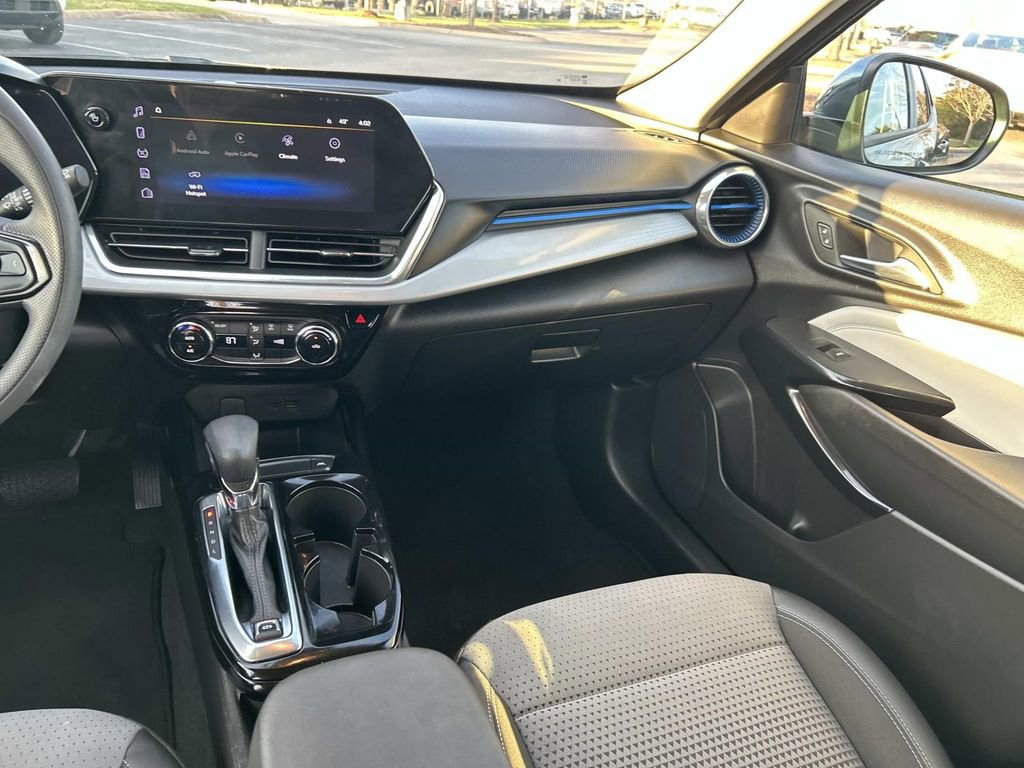 Used 2025 Chevrolet Trax LT image 16