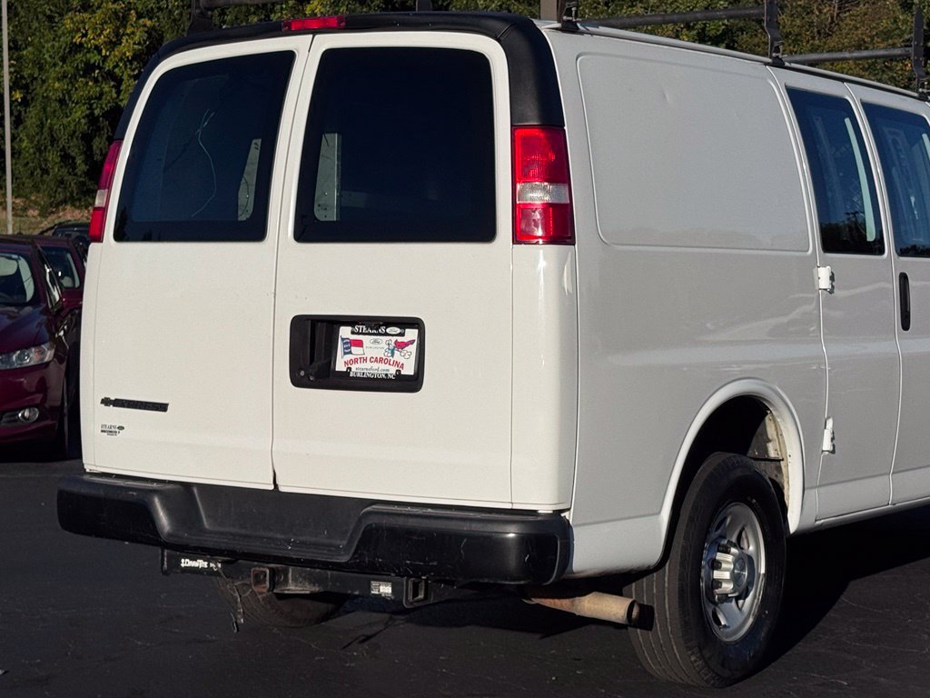 Used 2017 Chevrolet Express 2500 RWD image 30