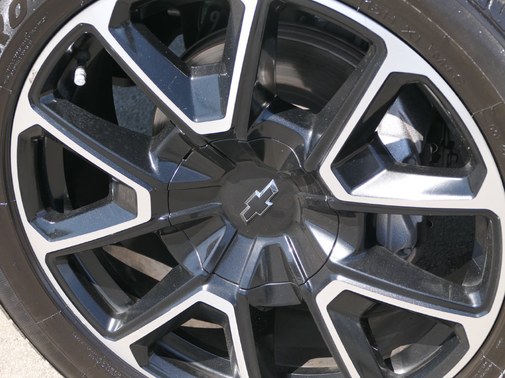 Used 2024 Chevrolet Suburban RST RWD image 9