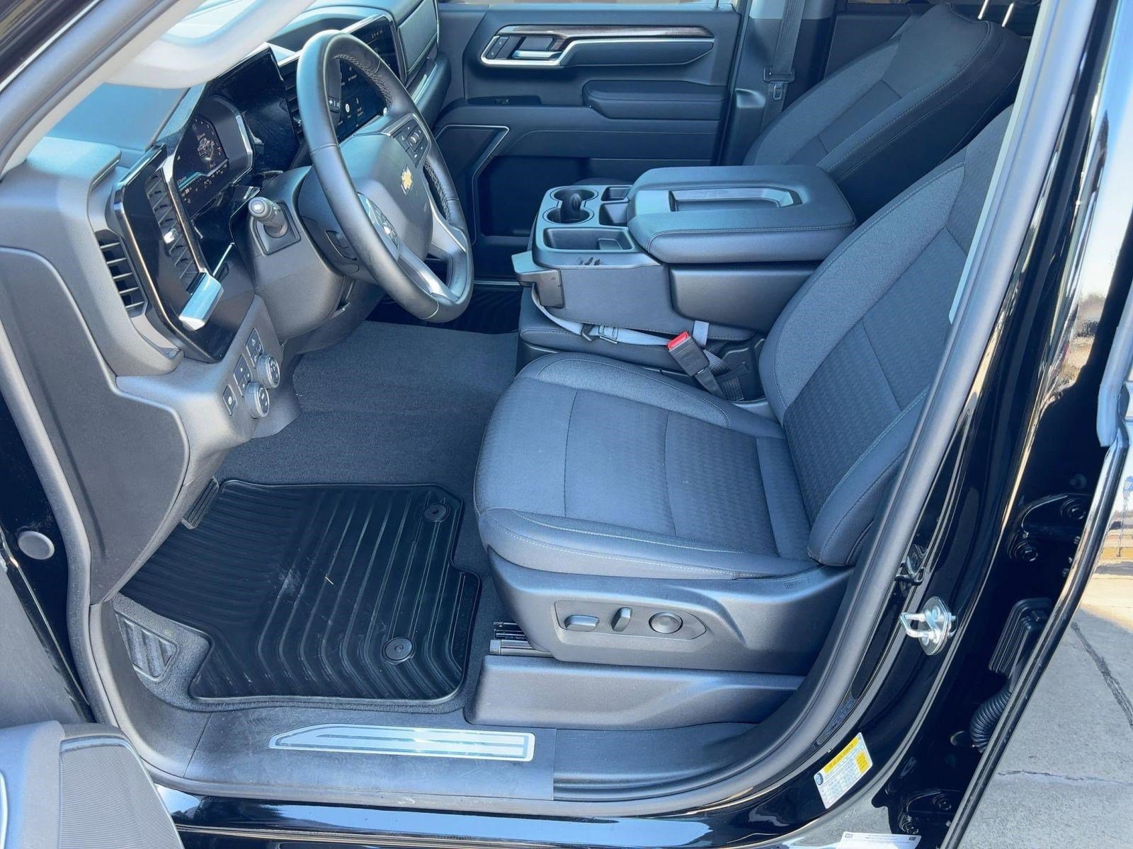 Used 2025 Chevrolet Silverado 2500 LT w/ Convenience Package image 5