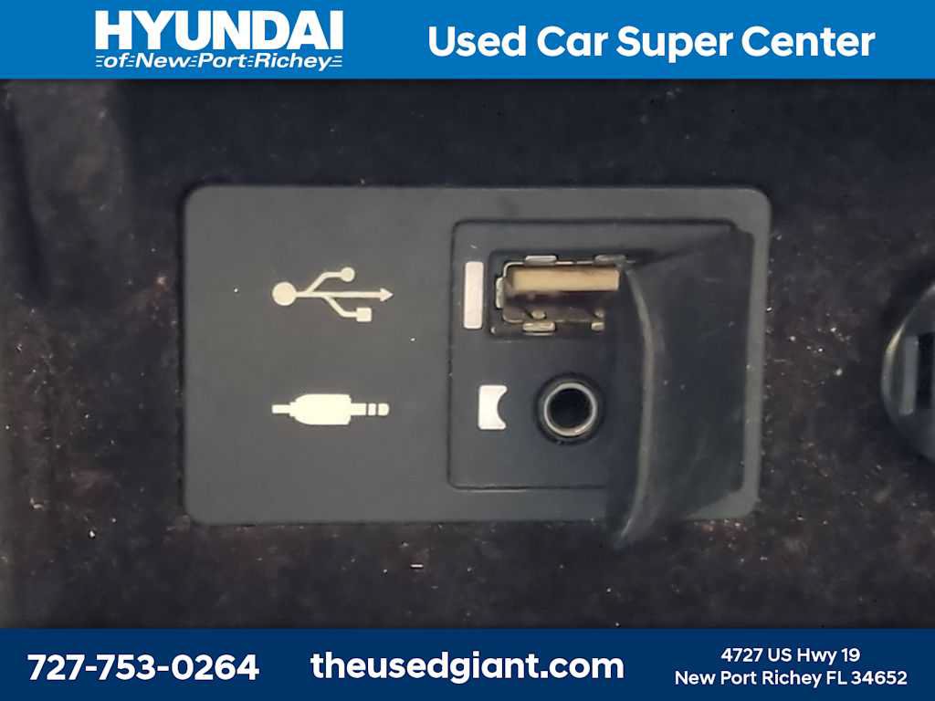Used 2013 Lexus ES 300h w/ Premium Pkg FWD image 22