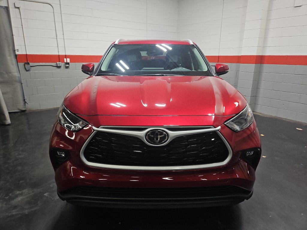 New 2026 Toyota Highlander XLE AWD/4WD image 2