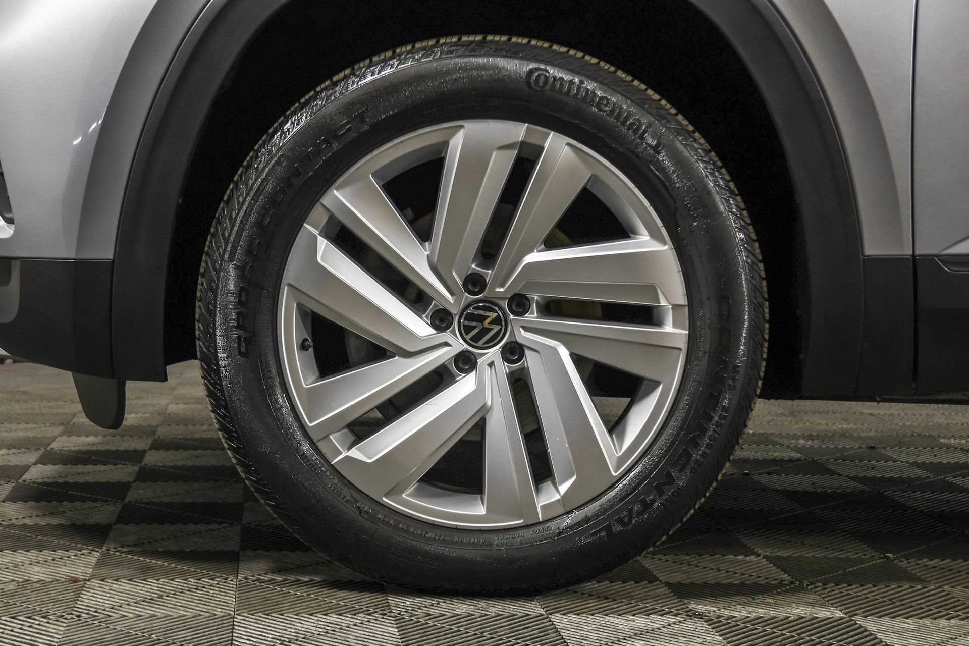 Used 2020 Volkswagen Atlas Cross Sport SE w/ Panoramic Sunroof Package image 20