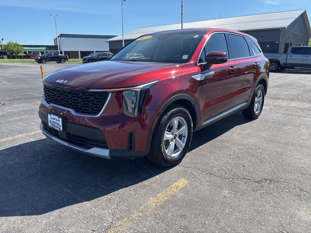 Used 2025 Kia Sorento LX FWD image 3