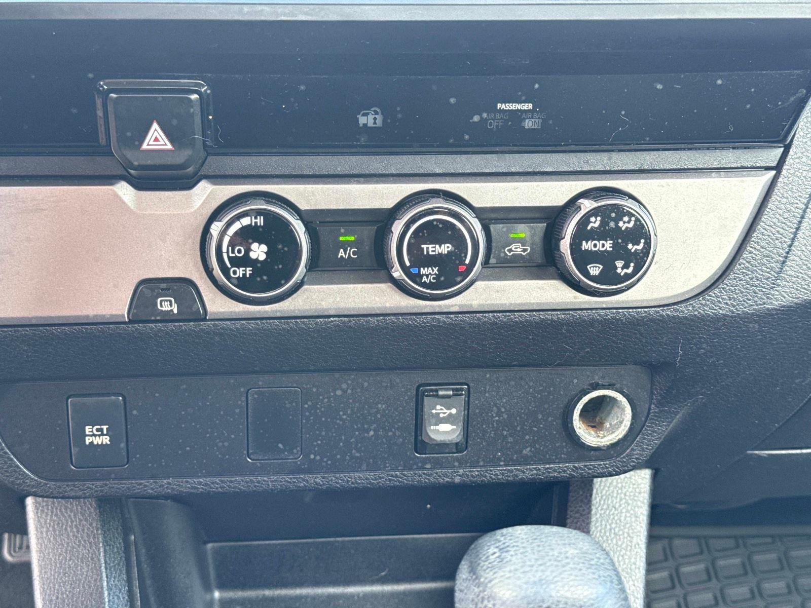 Used 2016 Toyota Tacoma SR image 21