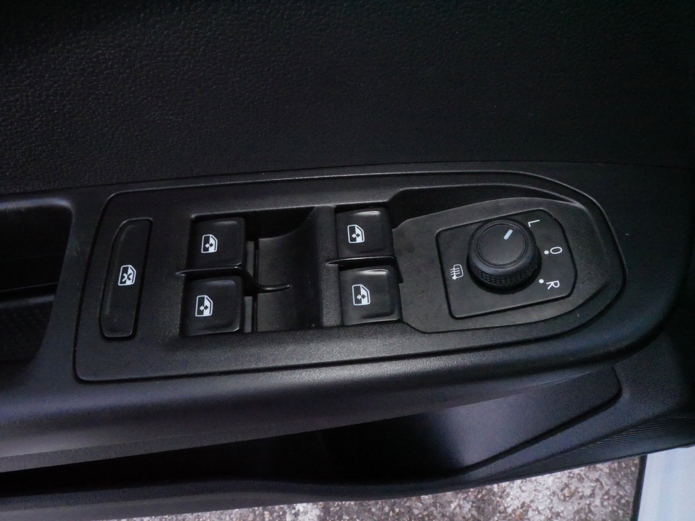 Certified 2023 Volkswagen Taos SE w/ Panoramic Sunroof Package image 19