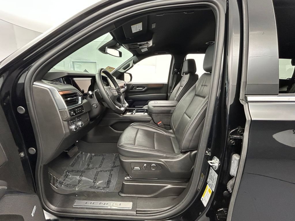Used 2025 GMC Yukon Denali AWD/4WD image 13