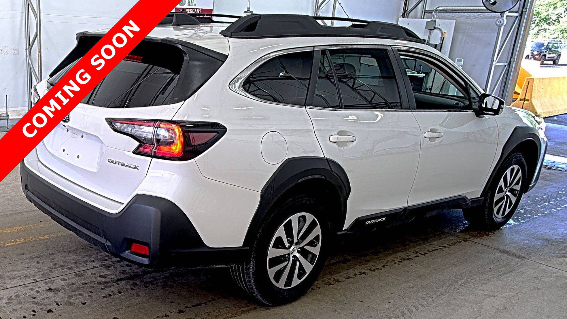 Used 2025 Subaru Outback Premium AWD/4WD image 3