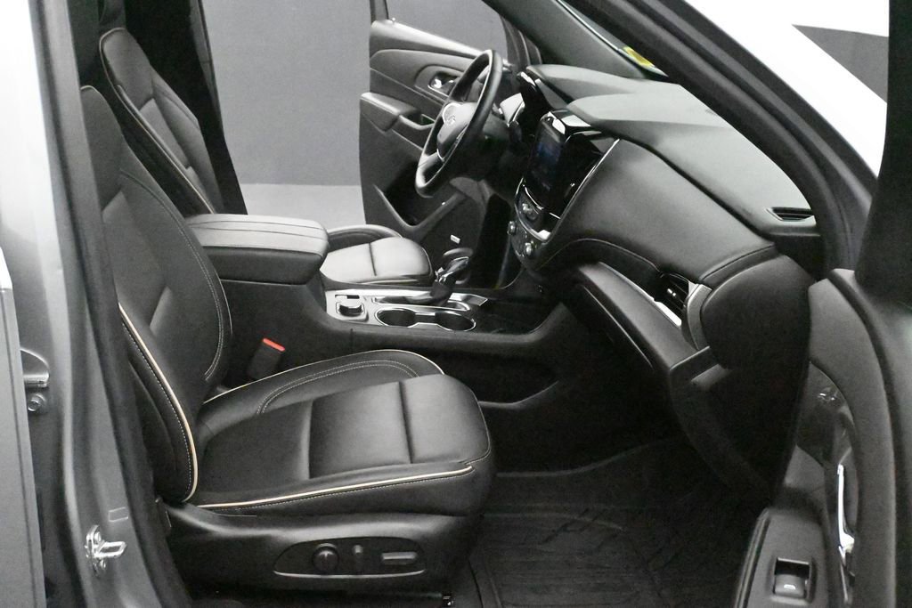 Used 2023 Chevrolet Traverse Premier w/ Redline Edition AWD/4WD image 11