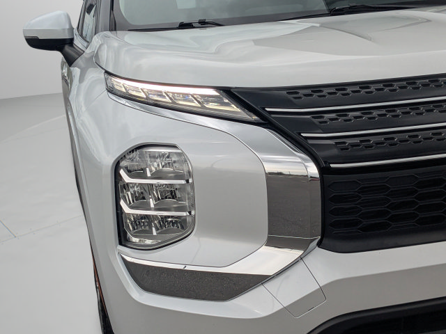 Used 2024 Mitsubishi Outlander ES FWD image 9
