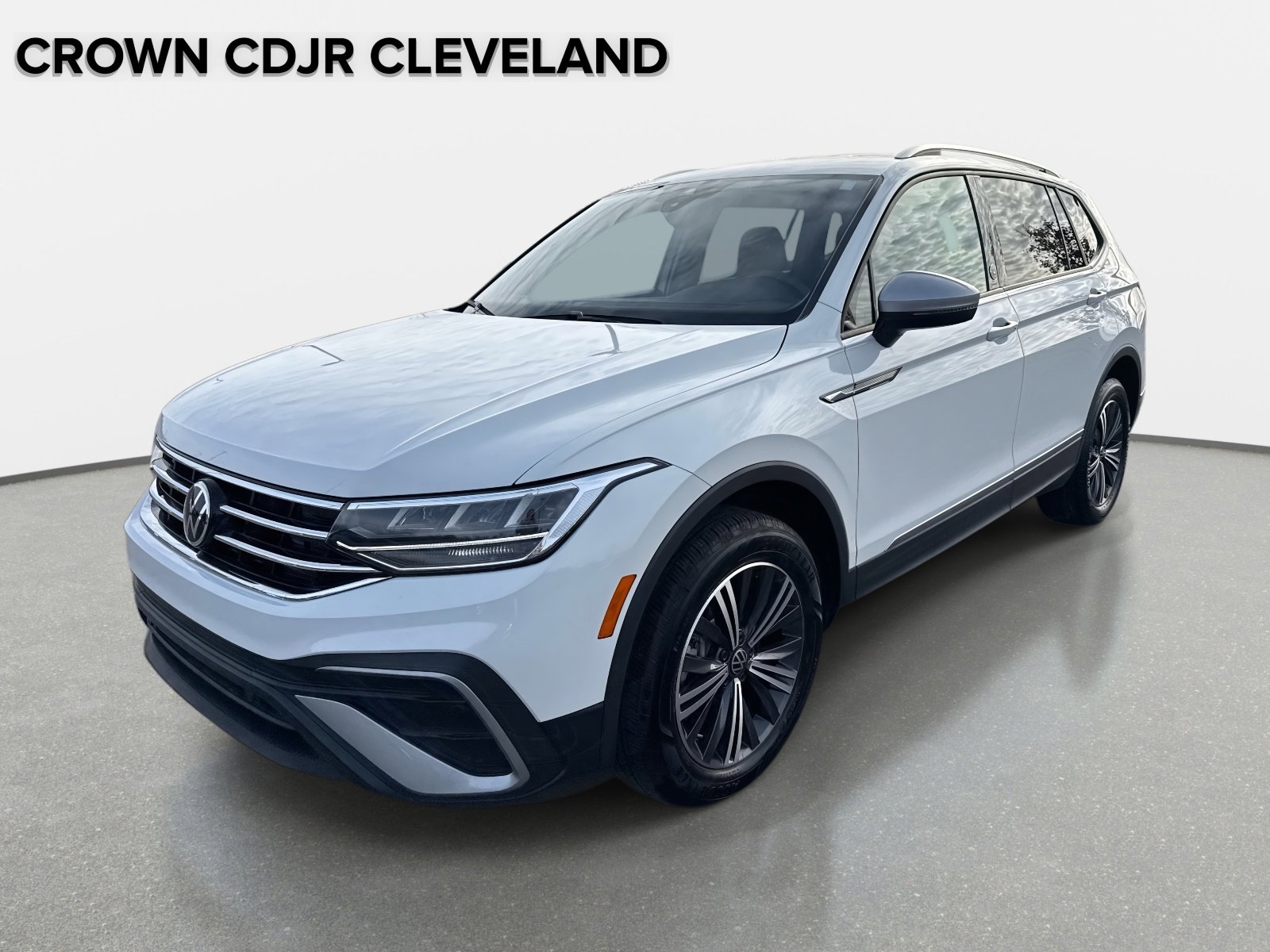 Used 2024 Volkswagen Tiguan Wolfsburg Edition image 8