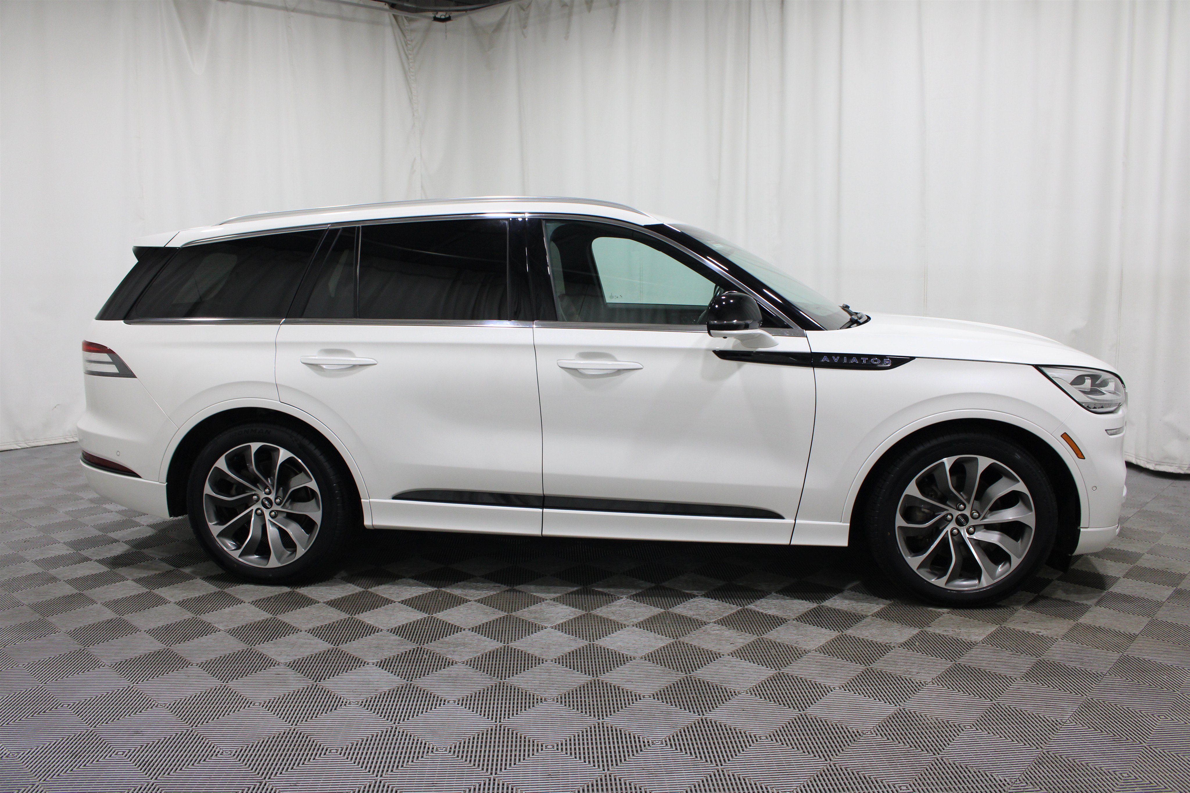 Certified 2023 Lincoln Aviator Grand Touring w/ Equipment Group 301A AWD/4WD image 32