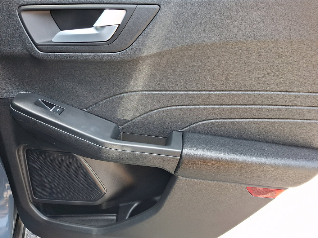 Used 2025 Ford Escape ST-Line FWD image 14