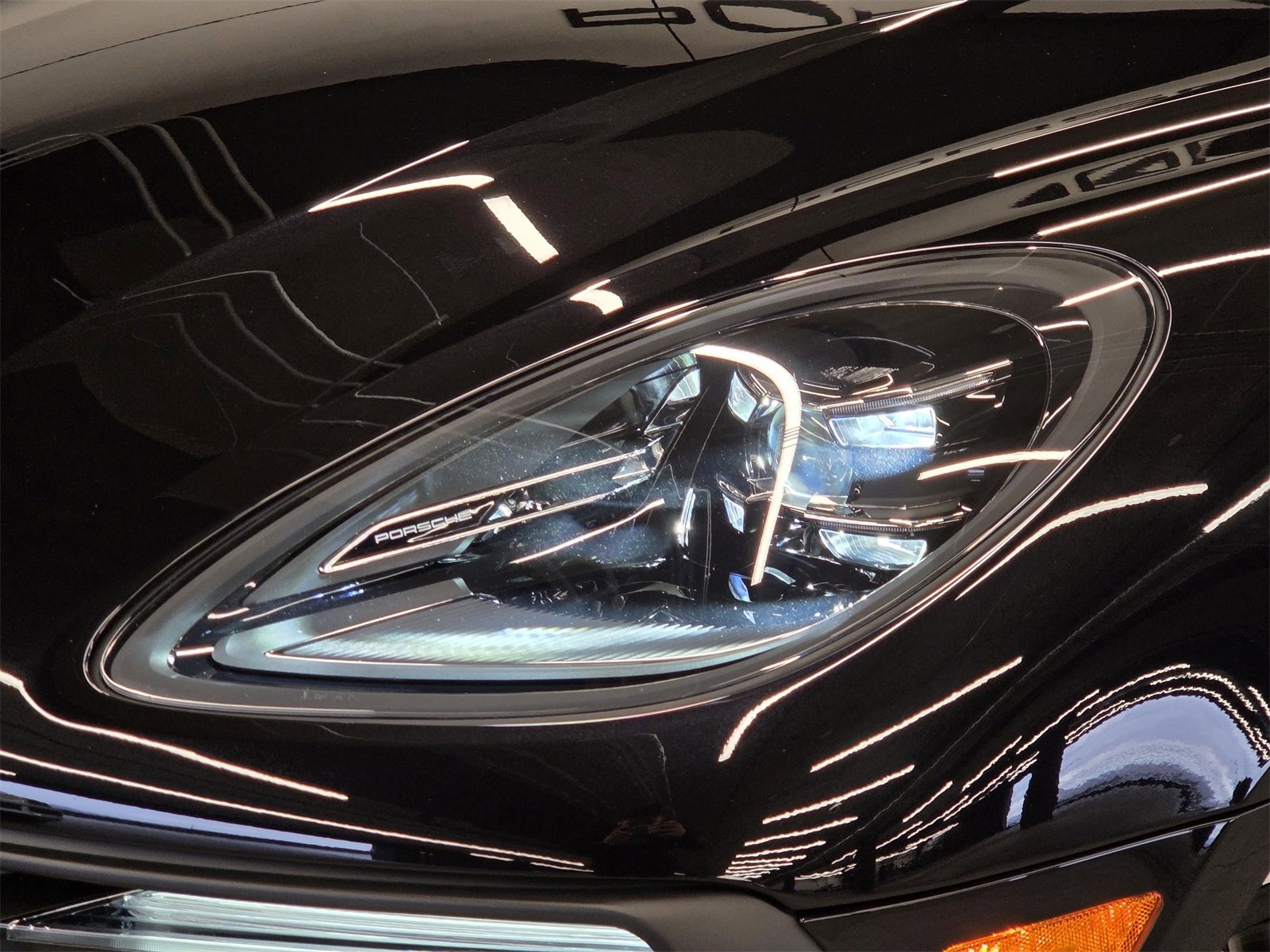 Certified 2025 Porsche Macan image 27