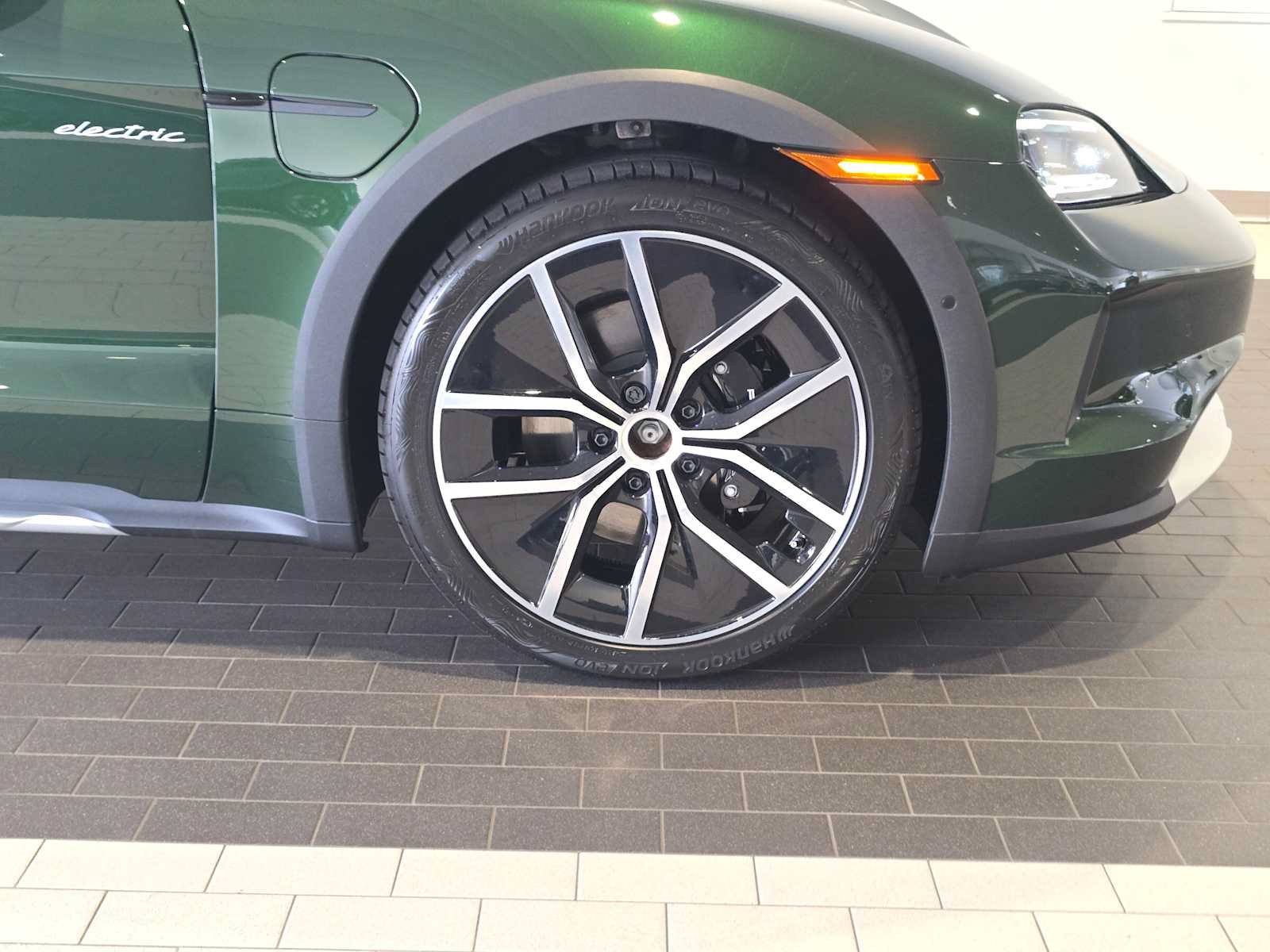 New 2026 Porsche Taycan 4S AWD/4WD image 11