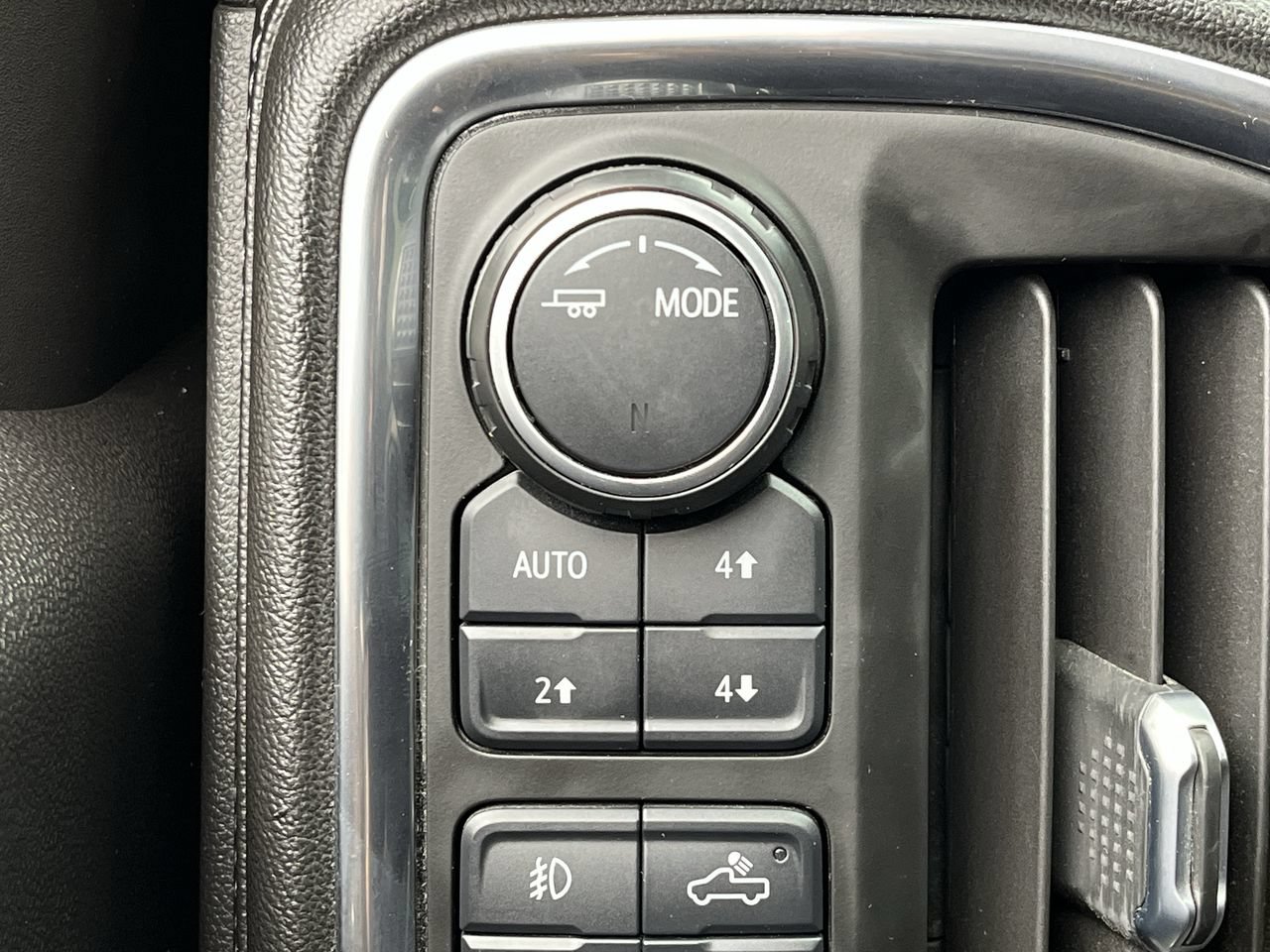Certified 2021 Chevrolet Silverado 1500 LT Trail Boss w/ Convenience Package II AWD/4WD image 17