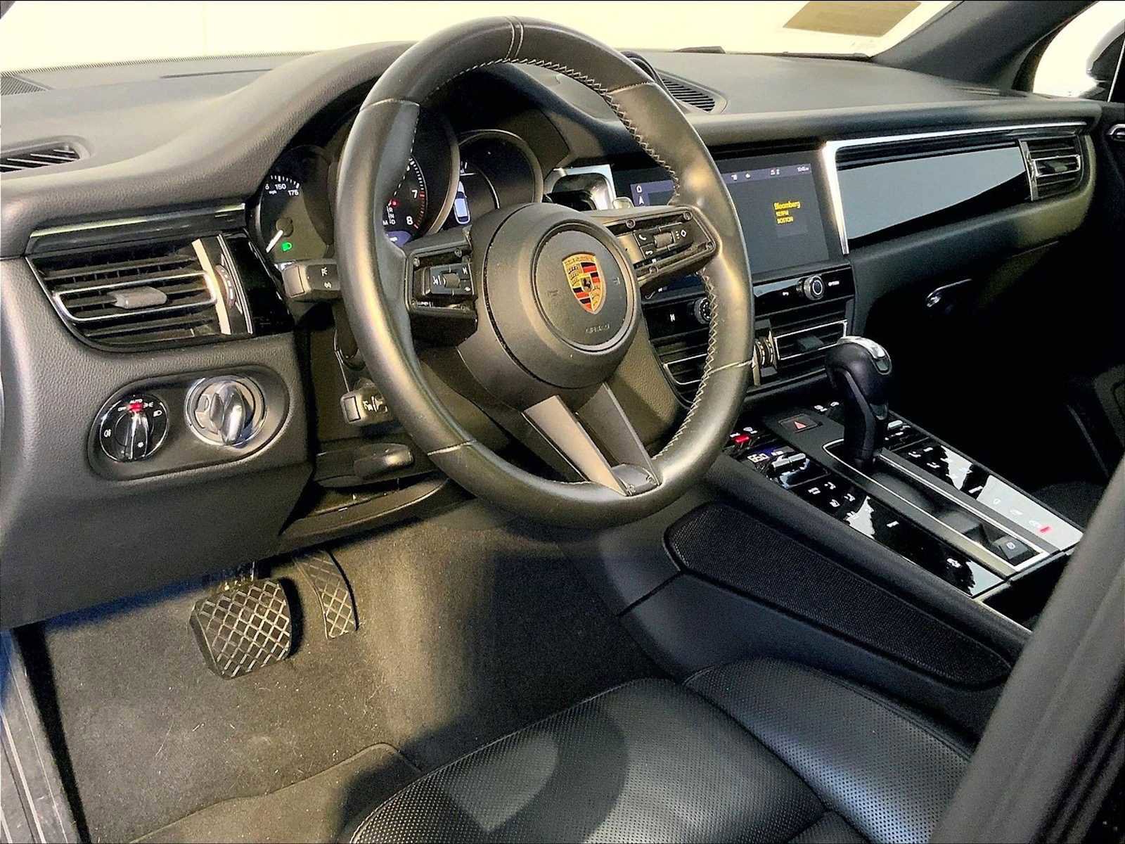 Certified 2023 Porsche Macan image 4