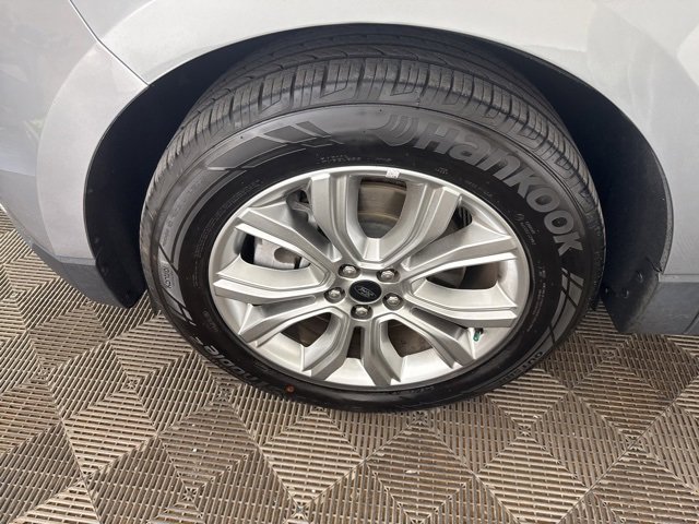 Used 2024 Ford Edge Titanium image 32