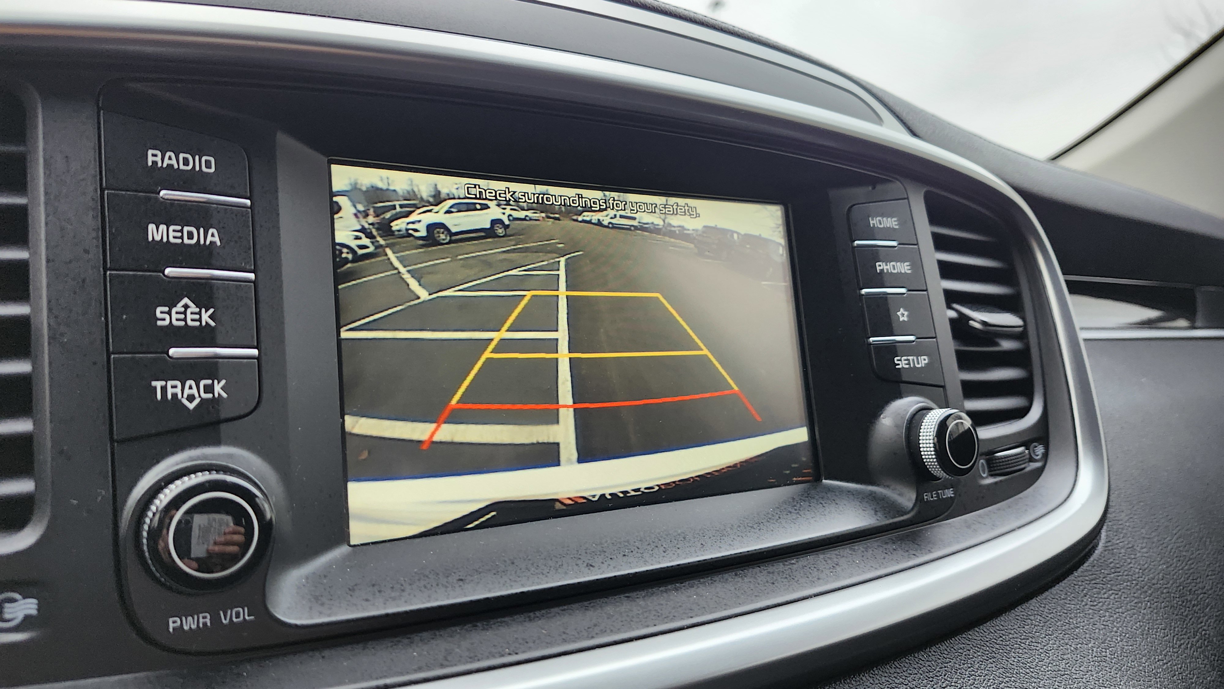 Used 2020 Kia Sorento LX image 2