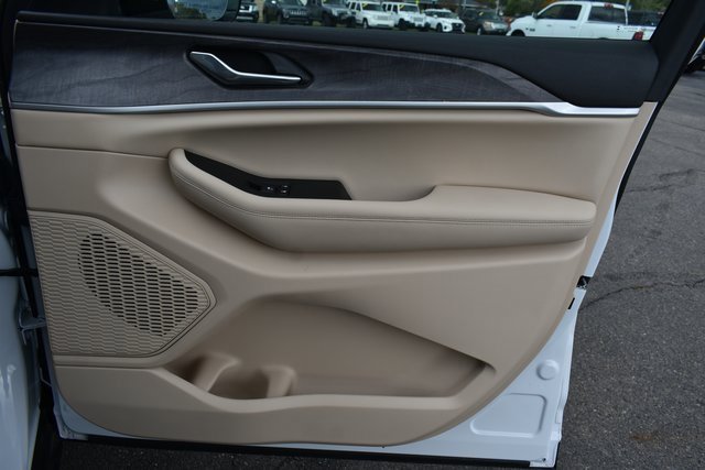 Used 2025 Jeep Grand Cherokee L Limited image 53