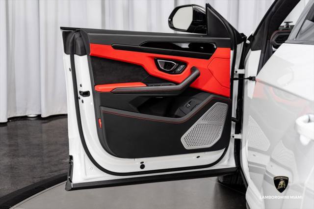 Used 2022 Lamborghini Urus image 22