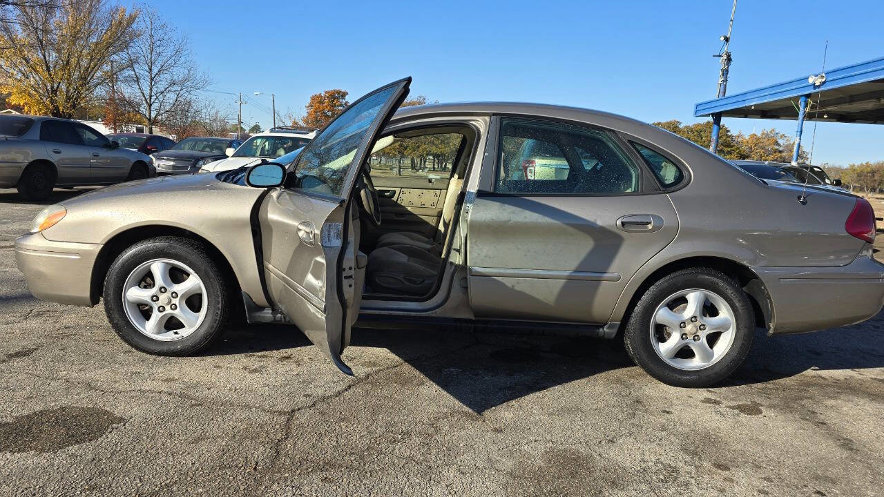 Used 2007 Ford Taurus SE image 3