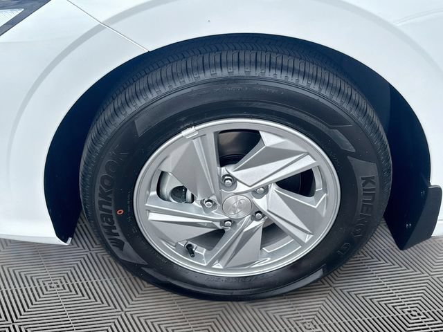 New 2026 Hyundai Elantra SE FWD image 11