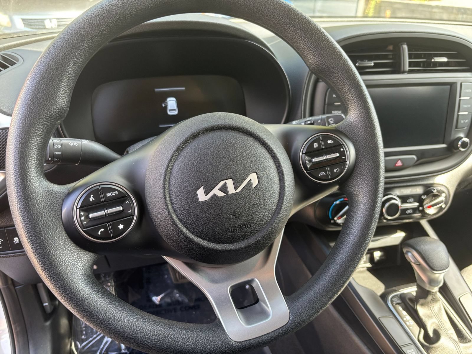 Used 2025 Kia Soul LX w/ LX Technology Package FWD image 24