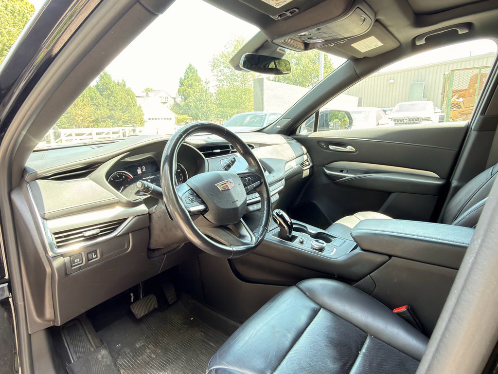 Used 2021 Cadillac XT4 Premium Luxury FWD image 11