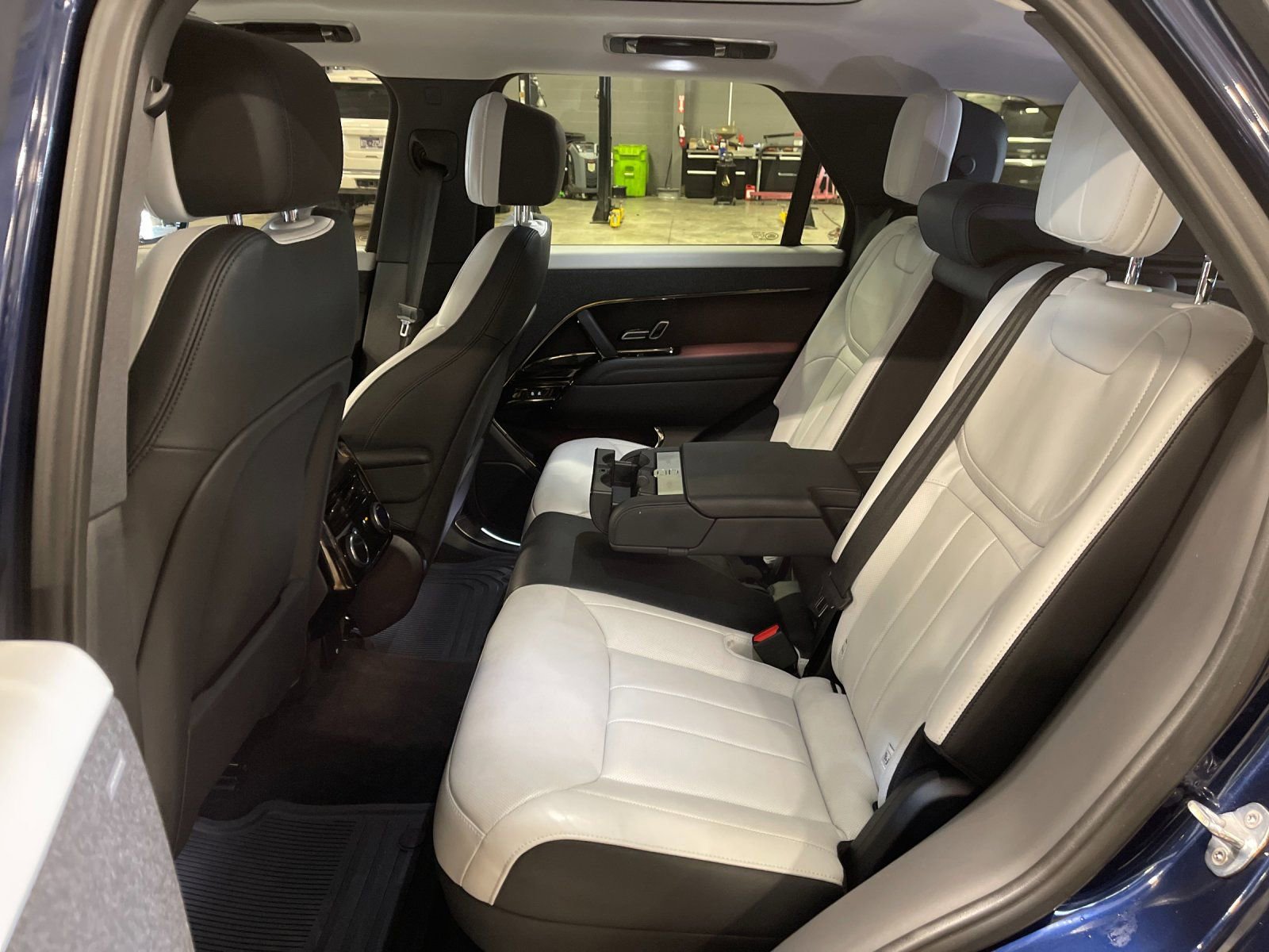 Used 2023 Land Rover Range Rover Sport SE Dynamic image 14