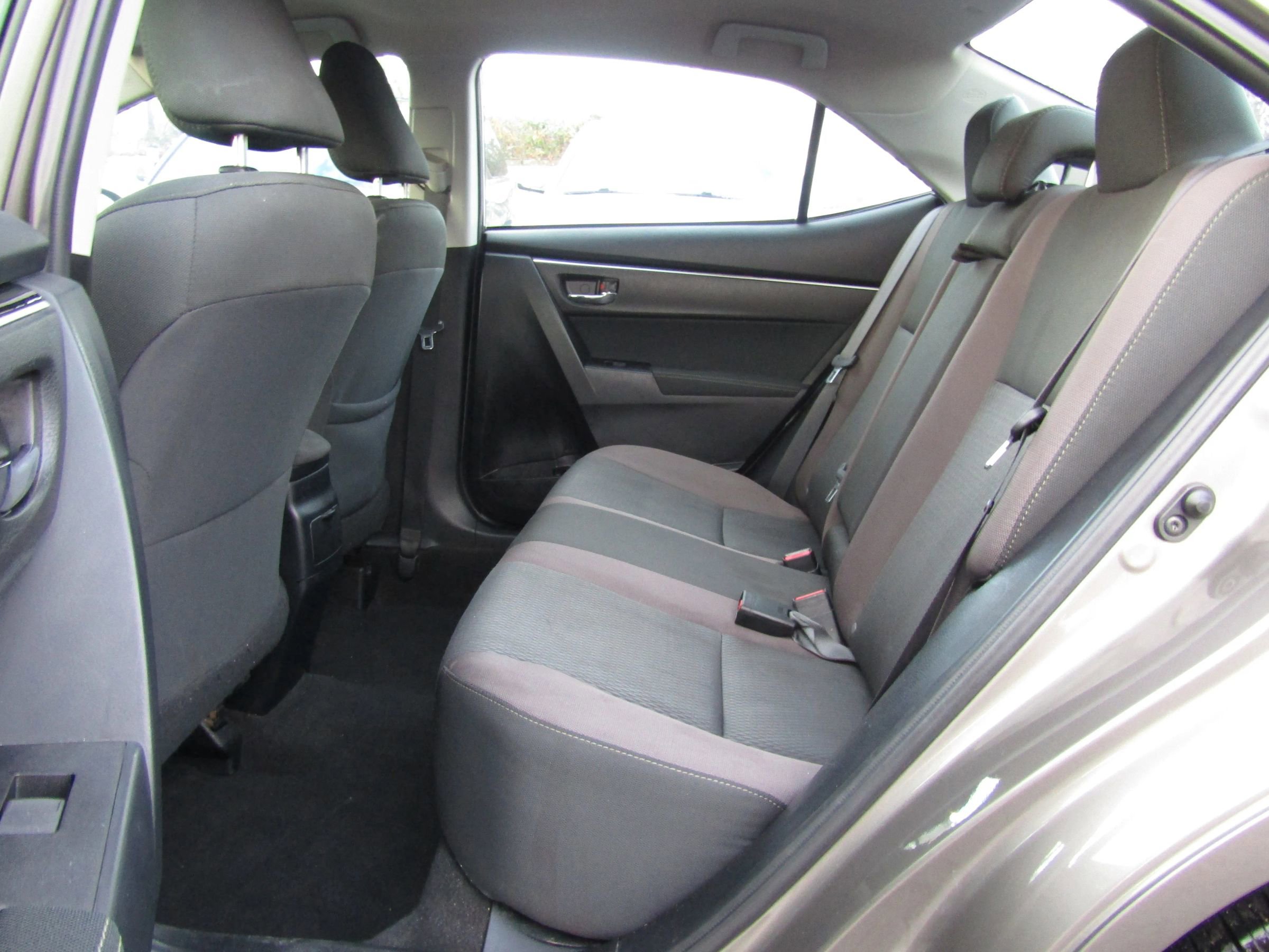 Used 2017 Toyota Corolla LE w/ Carpet Mat Package (TMS) image 10