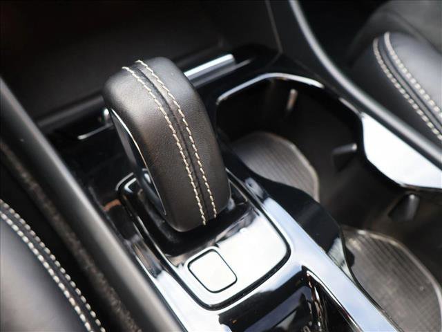 Used 2021 Volvo XC40 T4 R-Design w/ Climate Package FWD image 15