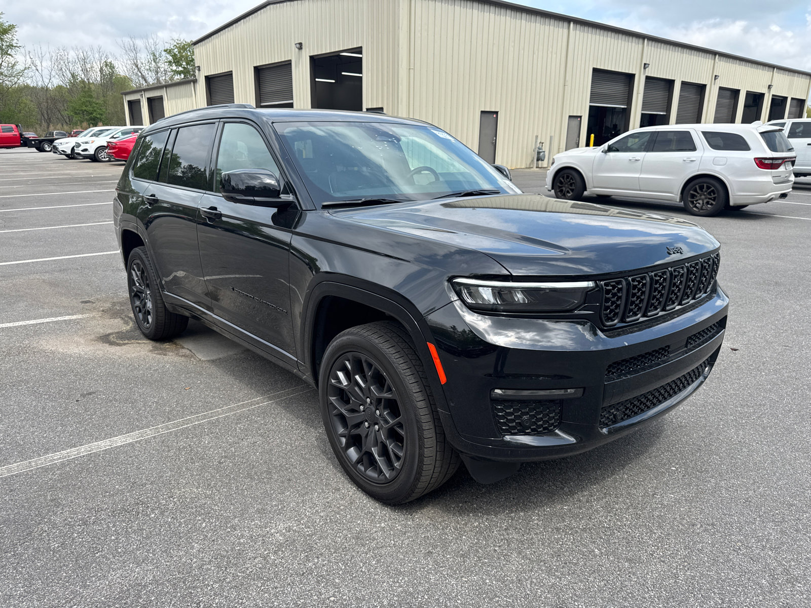 Used 2025 Jeep Grand Cherokee L Summit image 3