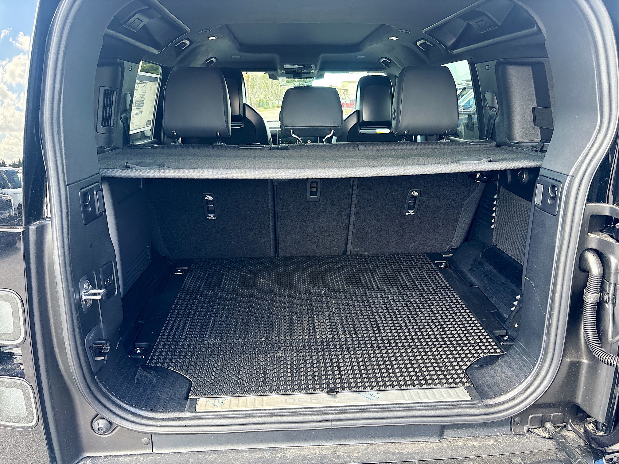 New 2026 Land Rover Defender 110 OCTA AWD/4WD image 12